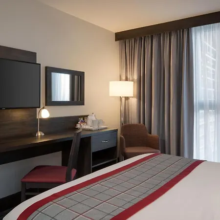 Hotell Ramada By Wyndham Leeds East 4*