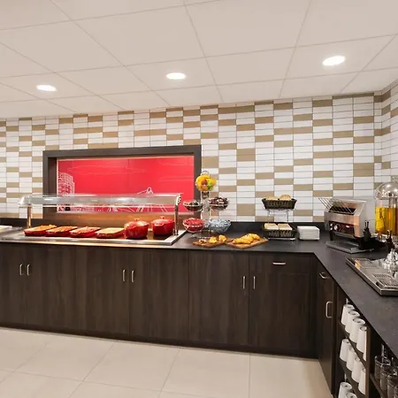 Ramada By Wyndham Leeds East Hotell