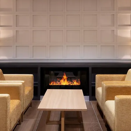 Ramada By Wyndham Leeds East Hotell
