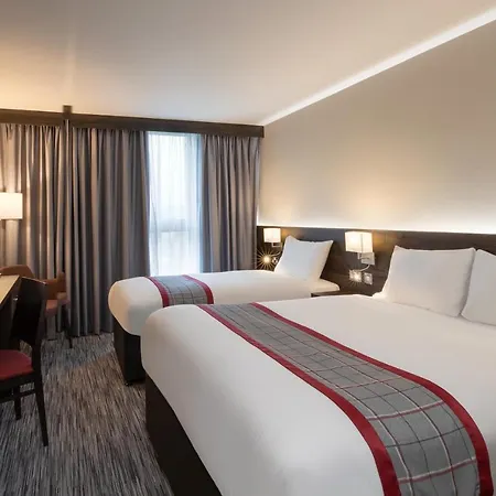 Hotell Ramada By Wyndham Leeds East 4*