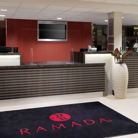 فندق Ramada By Wyndham East