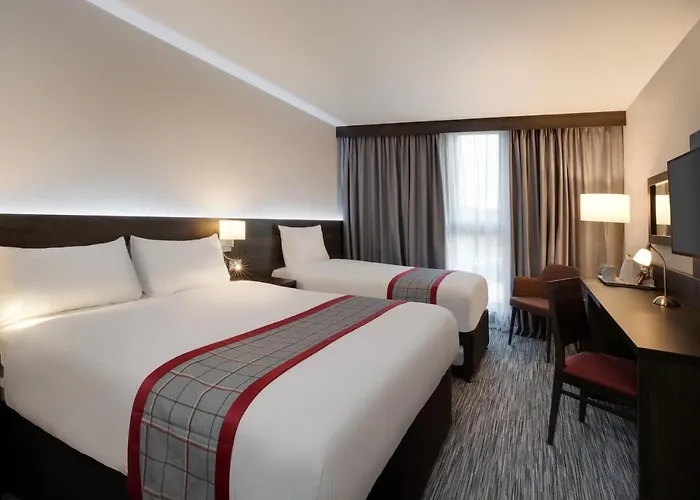 Ramada By Wyndham East 4* ليدز