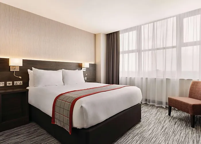 Ramada By Wyndham East فندق ليدز