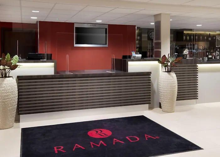 فندق Ramada By Wyndham East