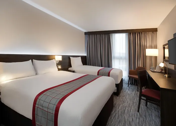 Ramada By Wyndham East فندق ليدز