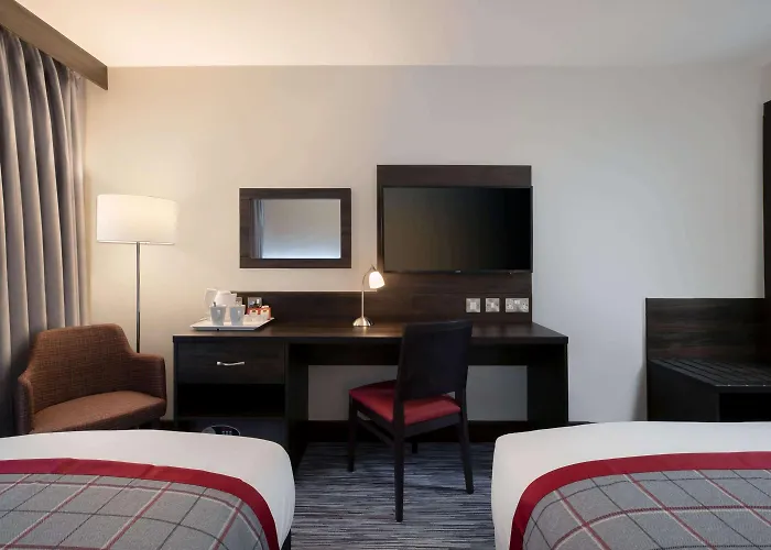 Ramada By Wyndham East فندق 4*