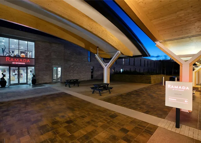 Ramada By Wyndham East فندق ليدز