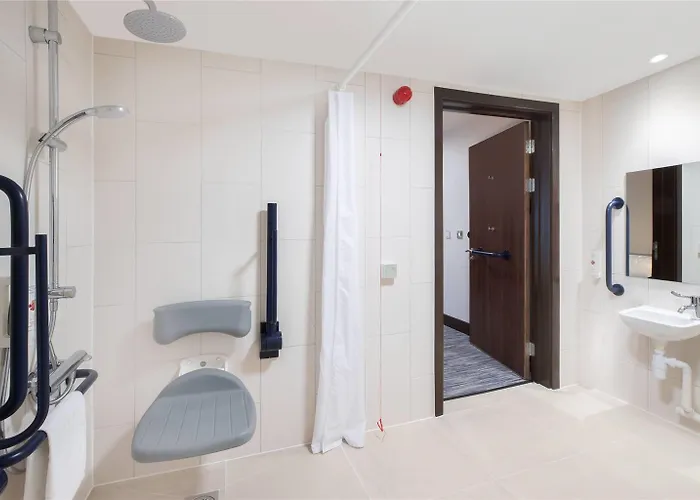 فندق Ramada By Wyndham East ليدز