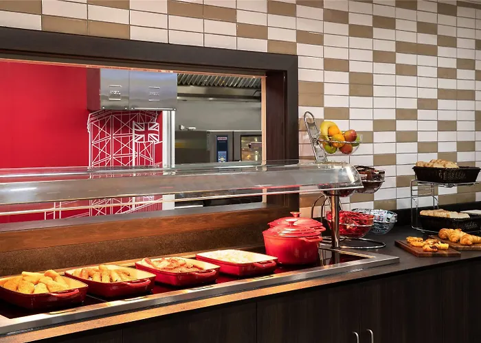 فندق Ramada By Wyndham East 4*