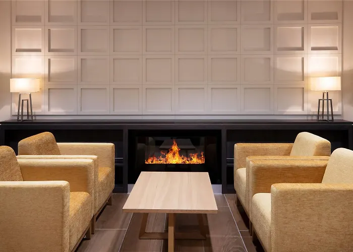 فندق Ramada By Wyndham East