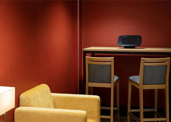 Ramada By Wyndham East 4* ليدز