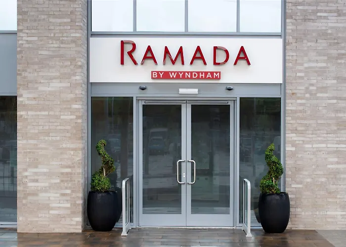 Ramada By Wyndham East ليدز