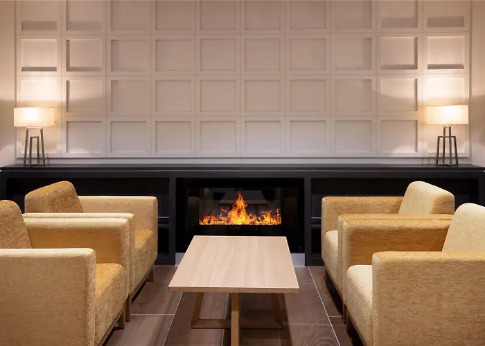 Ramada By Wyndham East فندق 4*