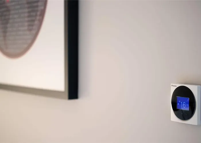 Ramada By Wyndham East ليدز