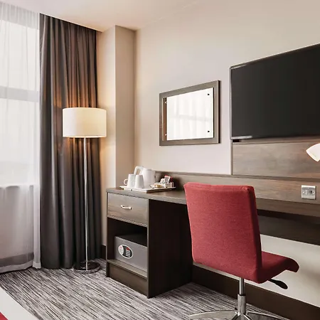 Ramada By Wyndham East Otel