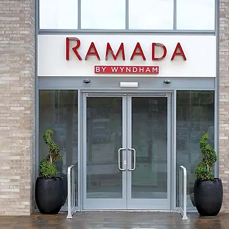 Hotel Ramada By Wyndham East