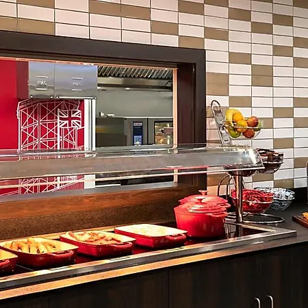 Hotel Ramada By Wyndham East 4*