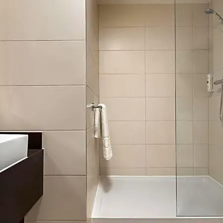Ramada By Wyndham East Hotel Leeds (West Yorkshire)