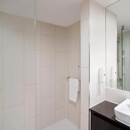 Ramada By Wyndham East Szálloda Leeds