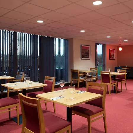 Ramada By Wyndham East Szálloda 4*