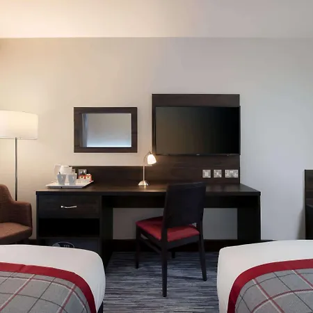 Ramada By Wyndham East Hotell 4*